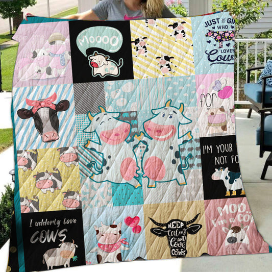 Cow cute pattern print -Quilt - myfunfarm - clothing acceessories shoes for cow lovers, pig, horse, cat, sheep, dog, chicken, goat farmer